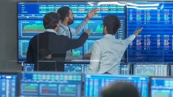 Phiên 27/1: Khối ngoại đảo chiều bán ròng, ngược chiều tung hàng trăm tỷ "gom" một mã Bluechips