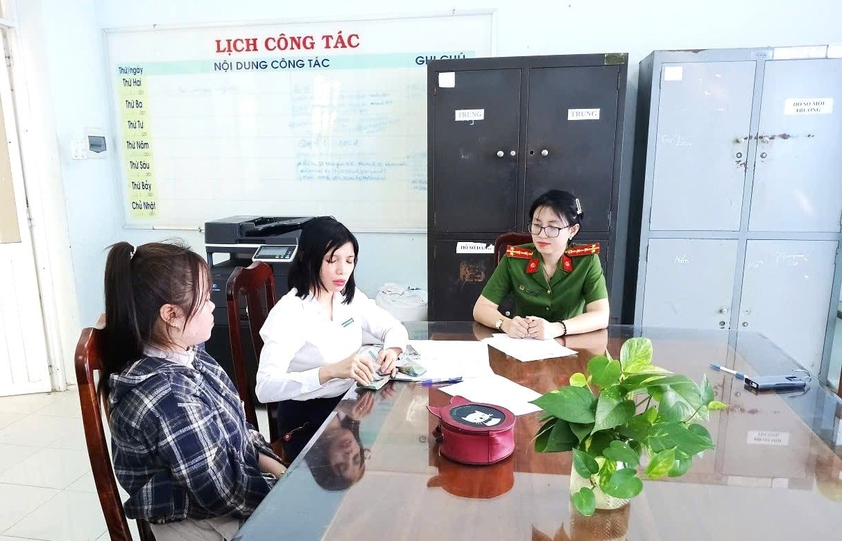 Đến ngân hàng BIDV rút 132 triệu đồng tiền mặt, người phụ nữ bất ngờ nhận thêm 100 triệu đồng: Công an lập tức vào cuộc xác minh