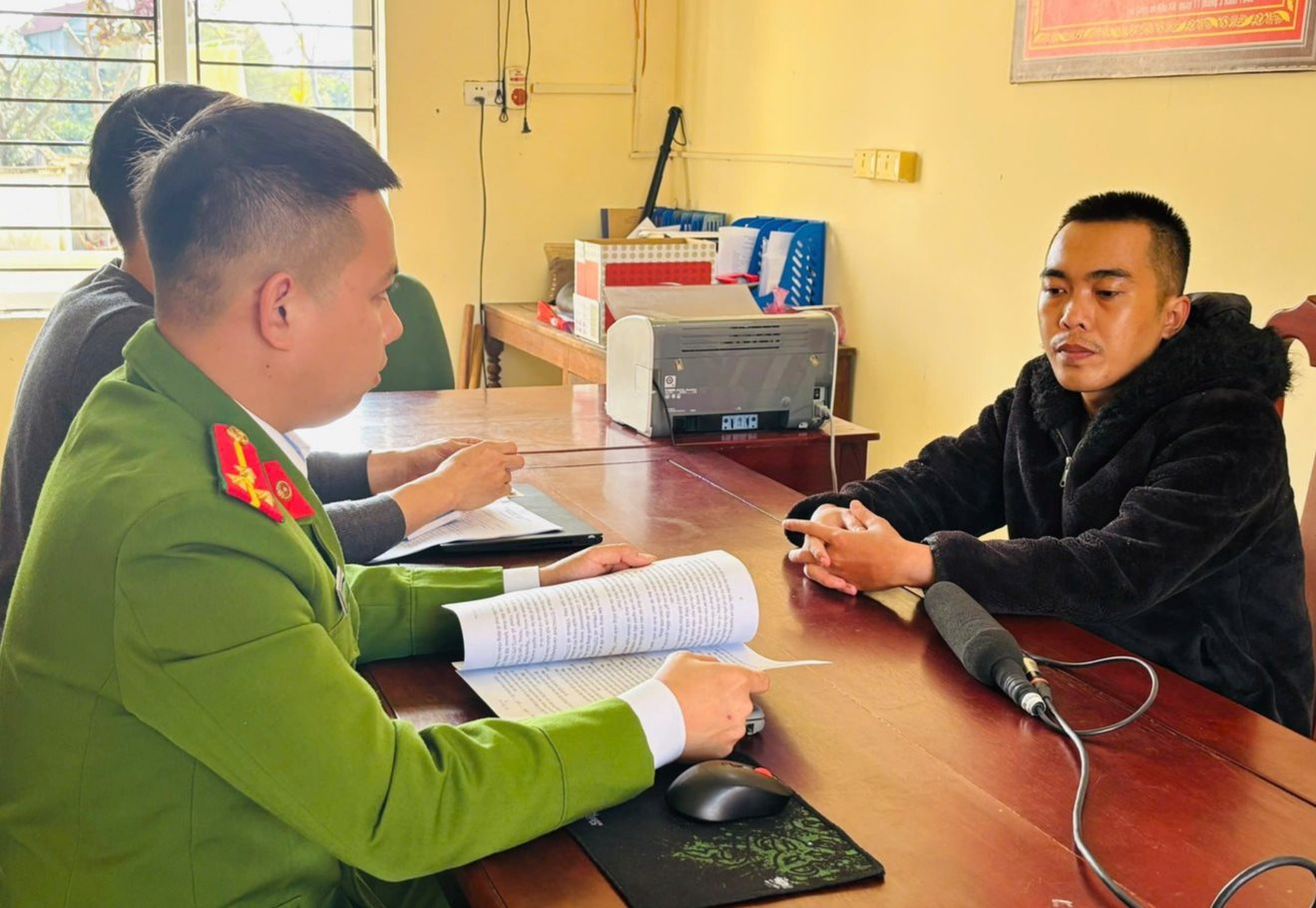 Phát hiện nhiều người chuyển khoản tổng cộng 1 tỷ đồng cho thanh niên SN 1999 có STK 27754XXXX, công an vào cuộc điều tra xác minh