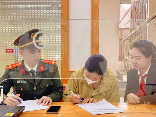 Người phụ nữ SN 1960 tới NH Agribank làm thủ tục vay 200 triệu đồng, lực lượng công an lập tức ngăn chặn