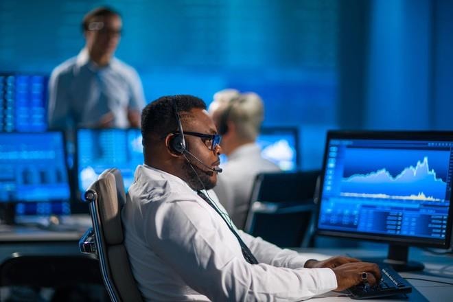 Khối ngoại thẳng tay bán ròng hơn 1.800 tỷ đồng phiên VN-Index giảm 28 điểm, cổ phiếu nào bị "xả" mạnh nhất?