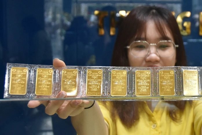 Vượt mốc 180 triệu, giá vàng xô đổ mọi kỷ lục, nguyên nhân đến từ thế lực ngày đêm thu mua hàng tấn vàng