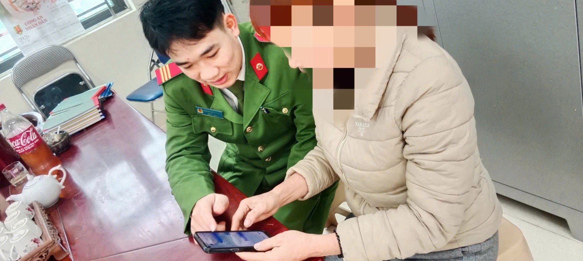 Con gái ở Nhật Bản báo chuyển khoản thành công 140 triệu đồng, mẹ kiểm tra tài khoản rồi báo luôn công an xã