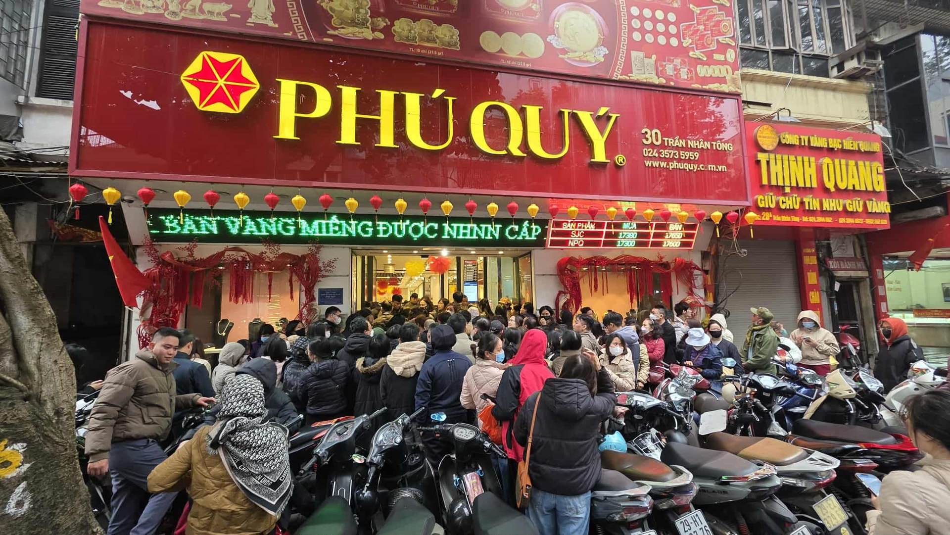 Giá bạc tăng mạnh cùng giá vàng, vượt  122 triệu đồng/kg