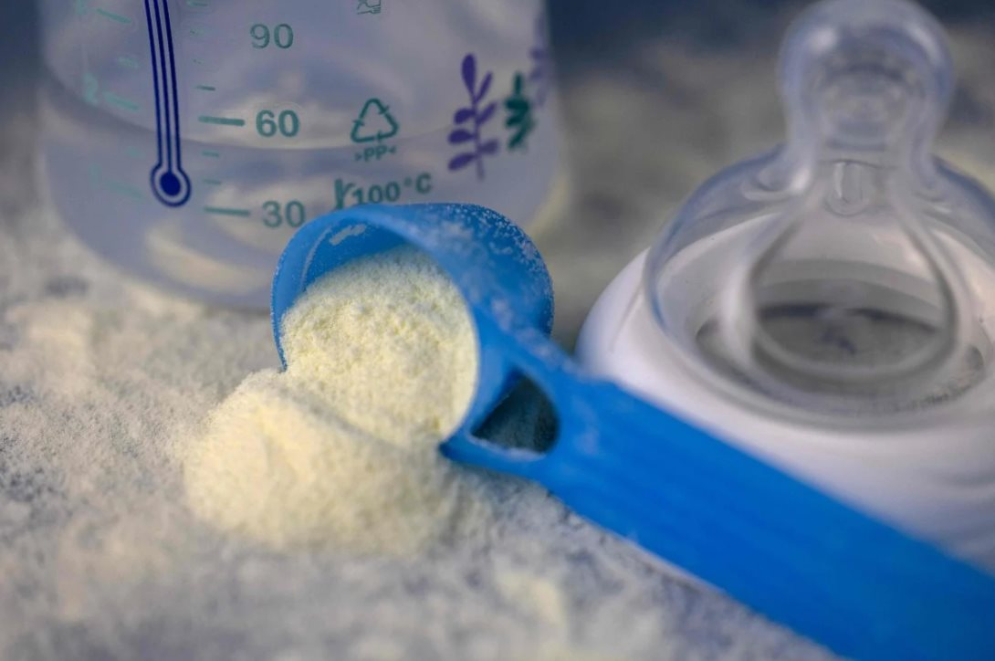 Phụ huynh Hàn Quốc hoảng loạn vì vụ thu hồi sữa Aptamil: “Tôi không biết phải làm sao nữa!”