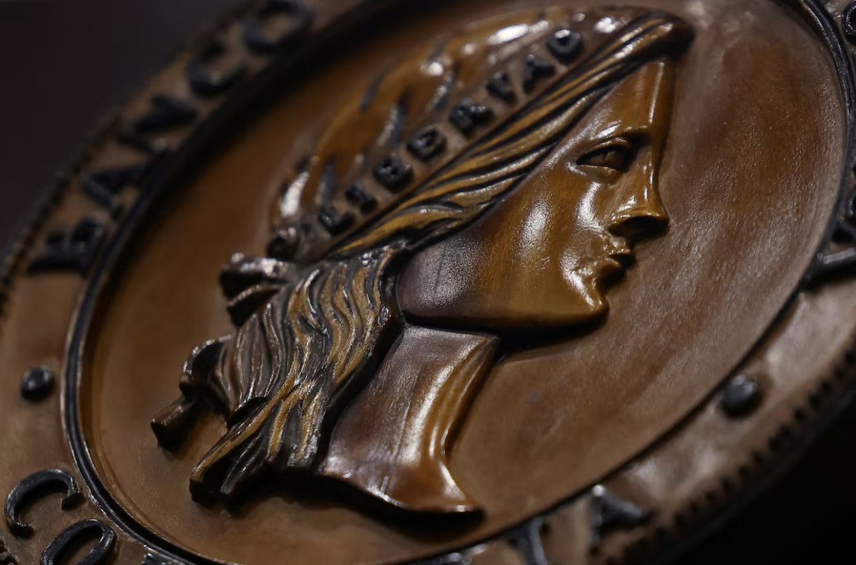 Một NHTW gây chấn động, tăng lãi suất 100 điểm cơ bản