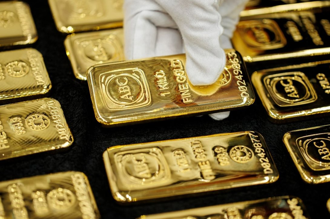 Vàng thế giới "bốc hơi" 1.000 USD: Chuyện gì đang xảy ra?