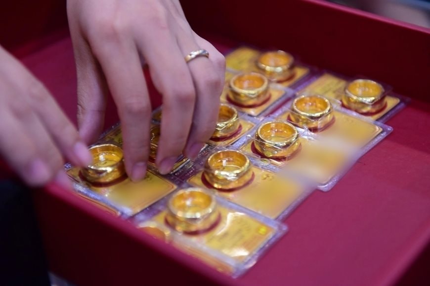 Người phụ nữ SN 1978 bỏ 2,5 tỷ đồng mua 2kg vàng, 12 năm sau đến ngày lập đỉnh đem đi bán thì được báo: “Chị không nên làm vậy”