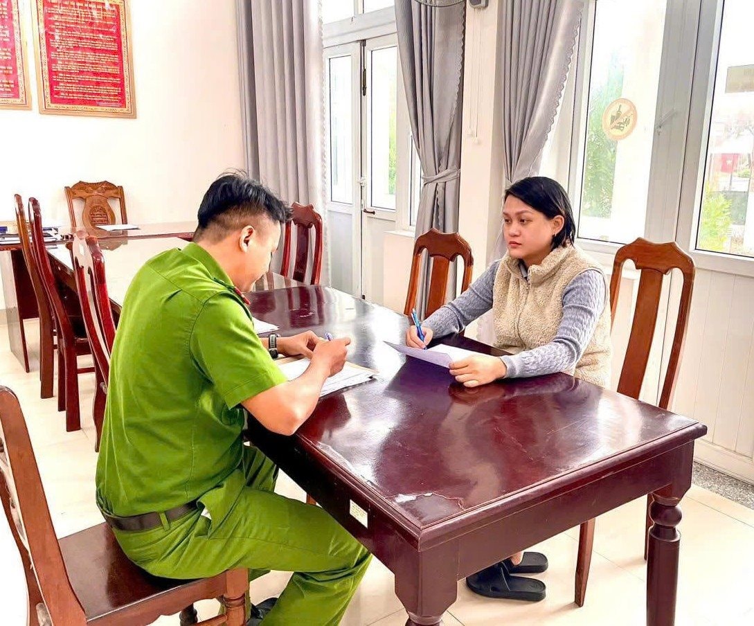 Tài khoản của người phụ nữ SN 1997 phát sinh giao dịch 450 triệu đồng với người lạ, công an phối hợp VPBank ở 2 thành phố khẩn trương xác minh