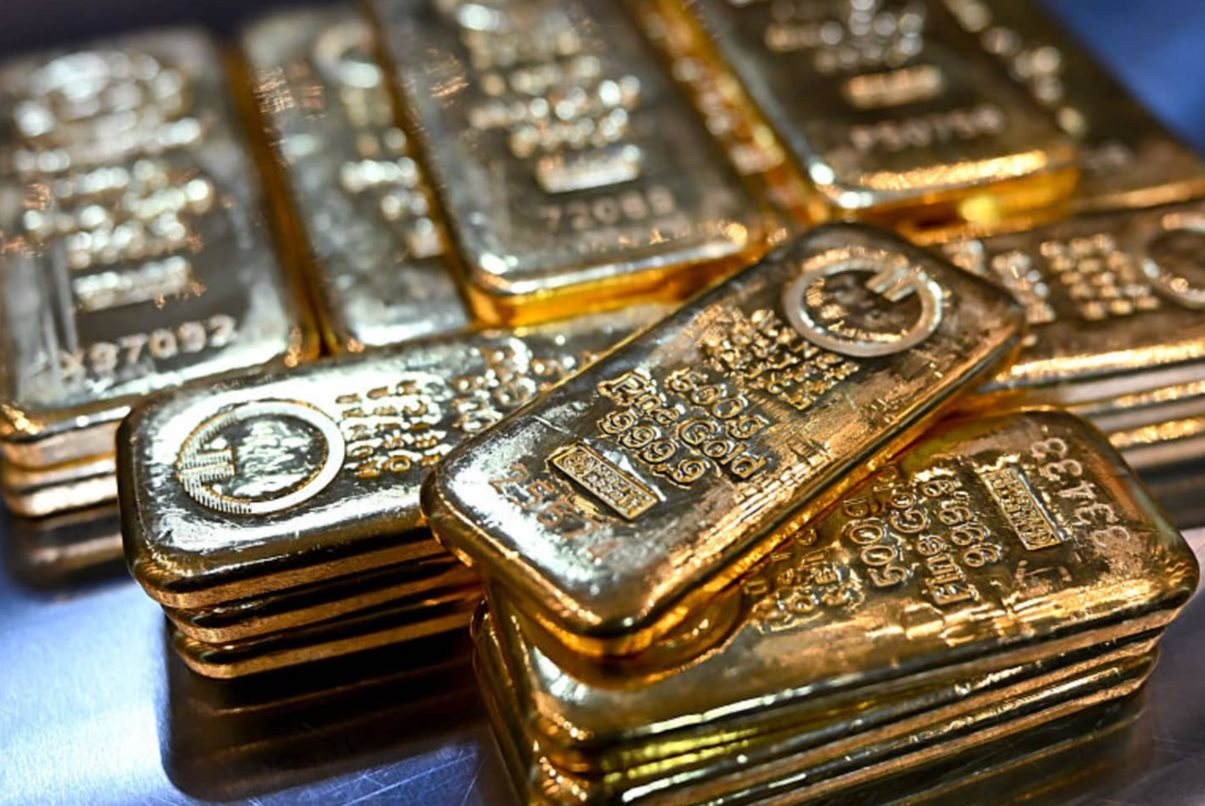 Vàng bật tăng sau cú lao dốc chưa từng có trong hơn 1 thập kỷ, hàng loạt chuyên gia lên tiếng: Vàng chưa thấy đỉnh, có thể còn vọt lên 6.200 USD/ounce