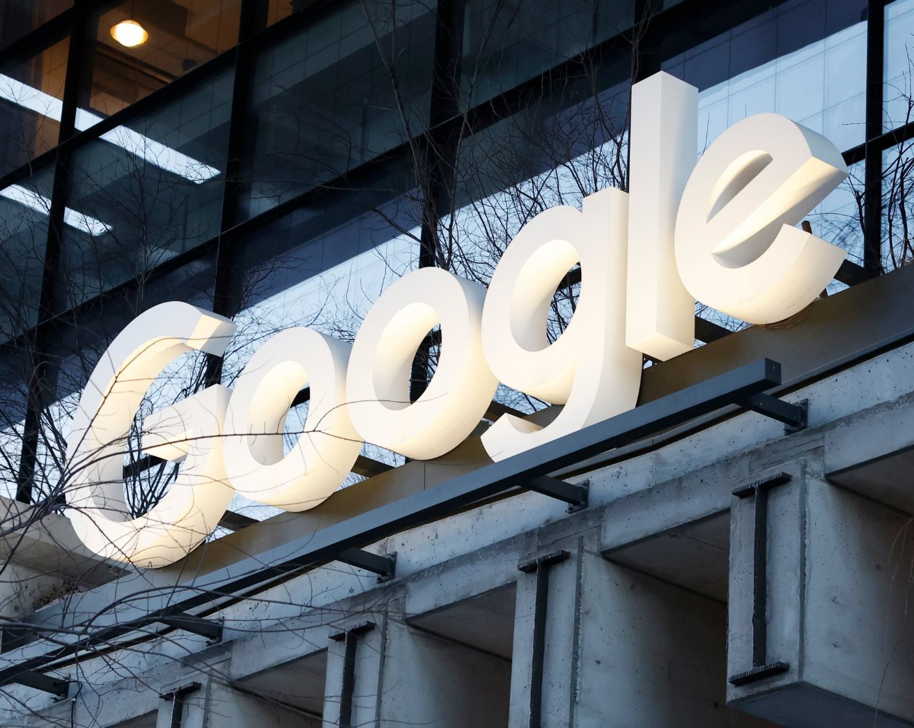 Đừng dạy người giàu tiêu tiền: Doanh thu kỷ lục vượt 400 tỷ USD, Google vừa chứng minh vì sao họ vẫn là 'ông trùm' dù bị bao vây bởi hàng loạt đối thủ