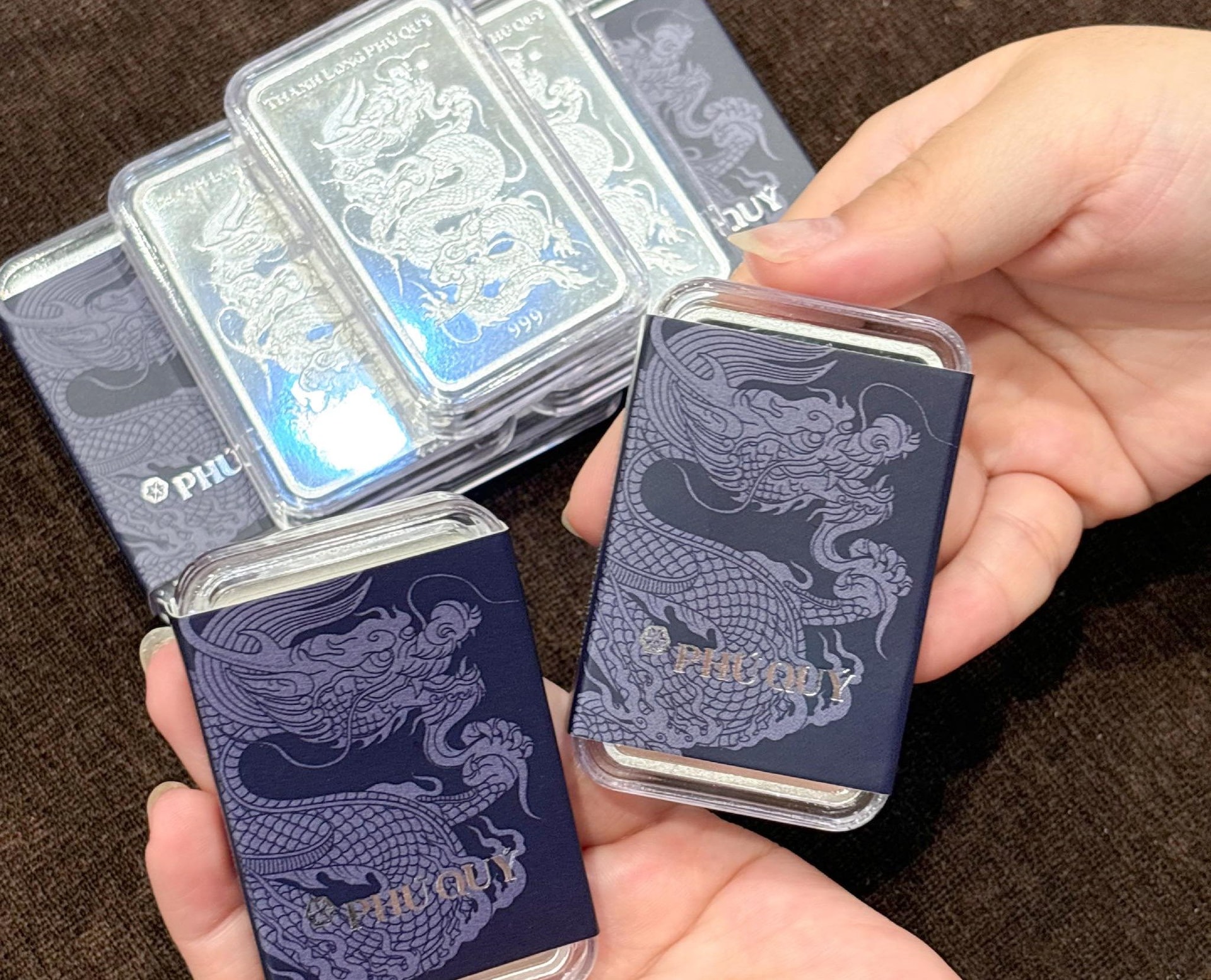 Giá bạc tiếp tục giằng co