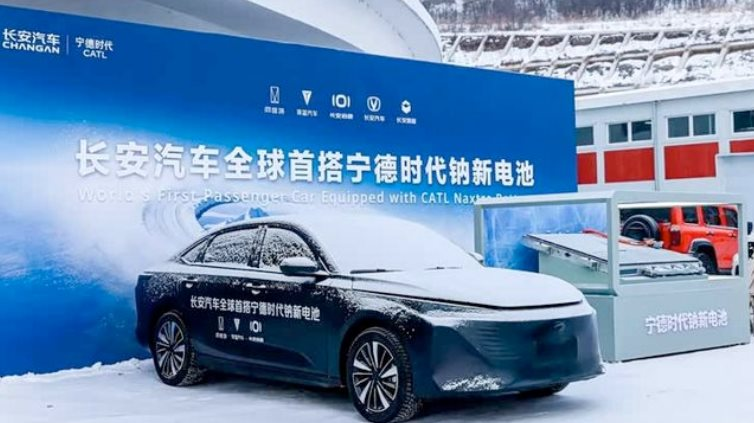 Hãng xe xây nhà máy ở Huế ra mắt xe điện dùng pin ion natri đầu tiên trên thế giới: Sạc 1 lần đi hơn 400km, hợp tác cùng ông trùm pin CATL