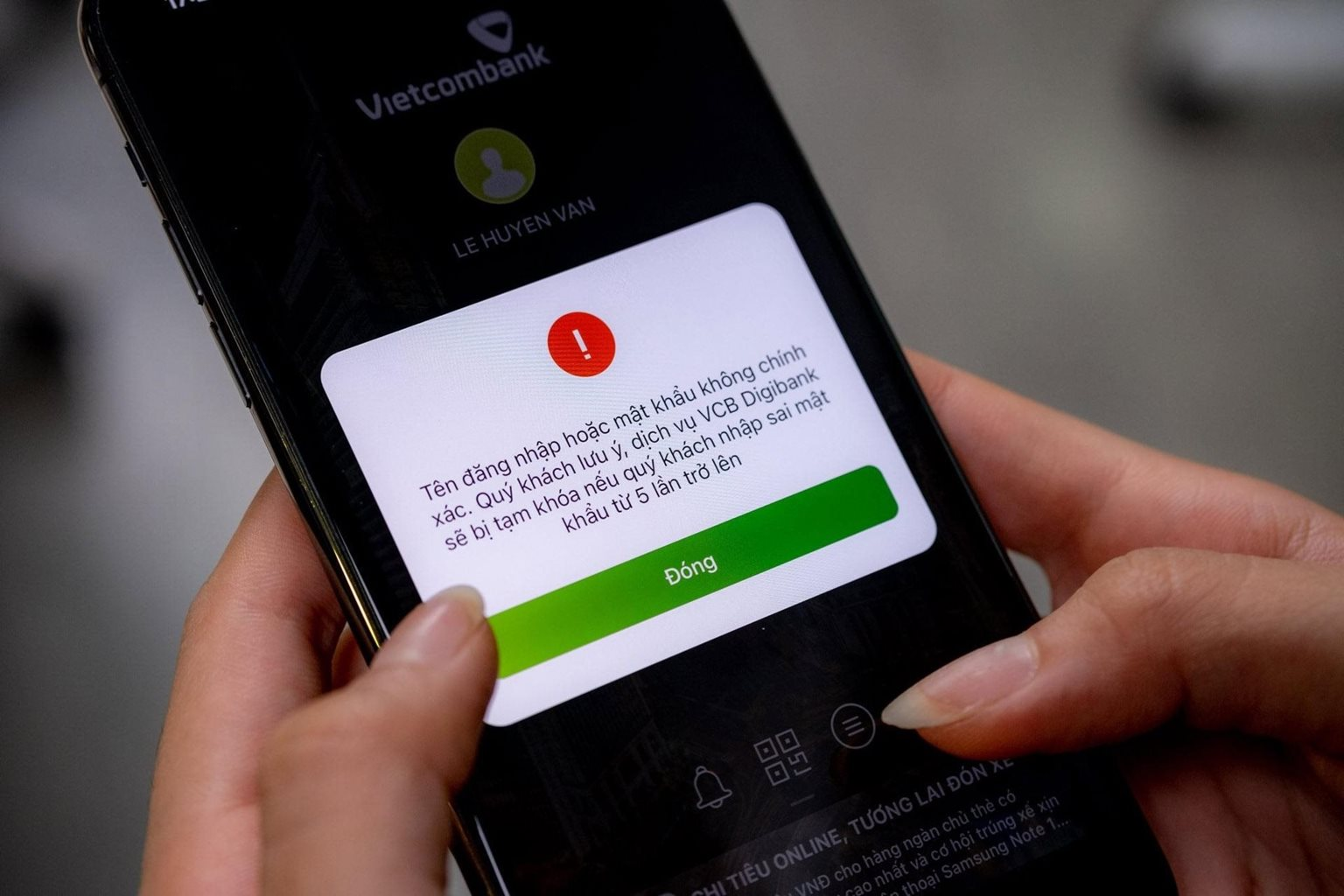 Tại sao lừa đảo biết rõ tài khoản ngân hàng của nạn nhân đang bị khoá để ‘giăng bẫy’?