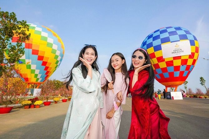 Lễ hội chào xuân xuyên tết tại Cần Giờ thu hút hơn 10.000 khách tham quan trong ngày đầu khai mạc