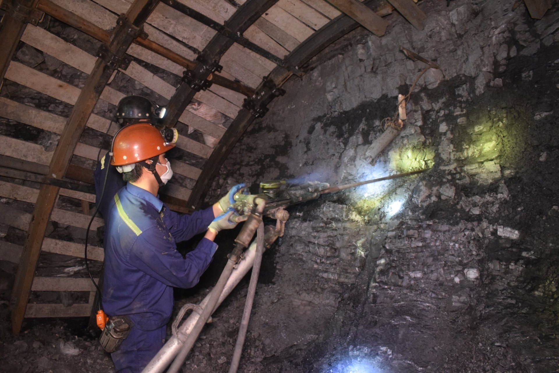 Hơn 13.500 thợ lò thu nhập trên 300 triệu/năm, cá biệt có người nhận 700 triệu