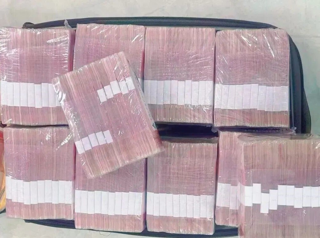 Phát hiện người phụ nữ kéo vali đến ngân hàng rút gần 9 tỷ đồng tiền mặt, công an triển khai các biện pháp nghiệp vụ vào cuộc