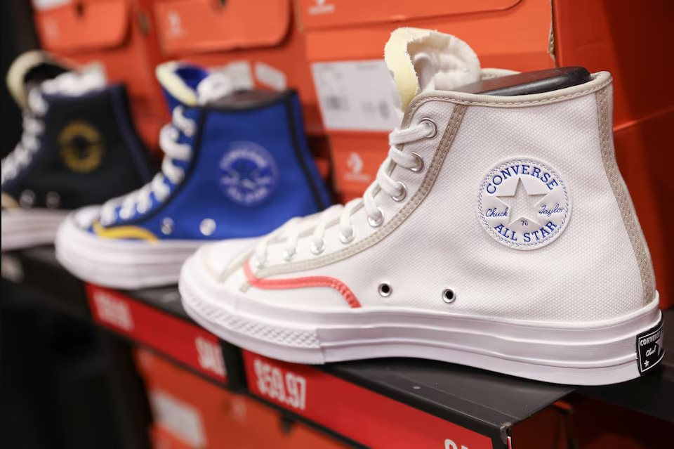 Thương hiệu giày Converse chao đảo, doanh số thấp nhất 15 năm, nhân viên được yêu cầu làm việc tại nhà để chờ tin sa thải