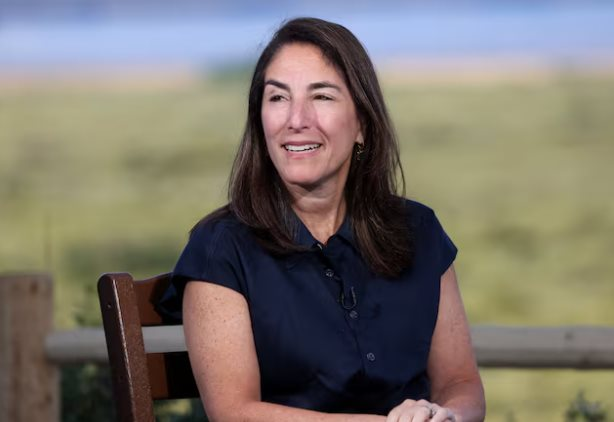 Quan chức Fed dự báo Fed giữ nguyên lãi suất 'trong thời gian khá dài', tuyên bố sẵn sàng tăng lãi suất nếu cần