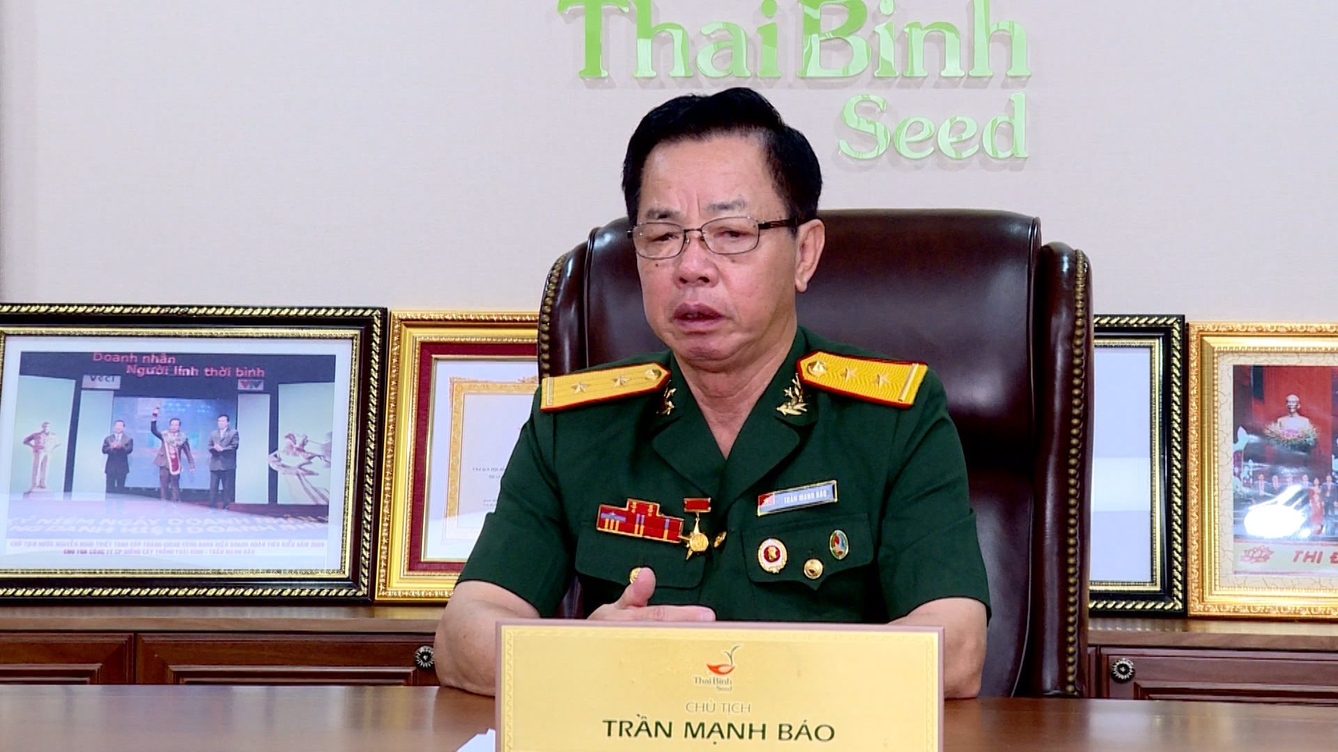 Từ ký ức về nạn đói 1945, người thương binh từ bỏ vị trí cán bộ để về làm công nhân, tạp vụ, đến quyết định "trái cơ chế" để thay đổi đời sống nông dân