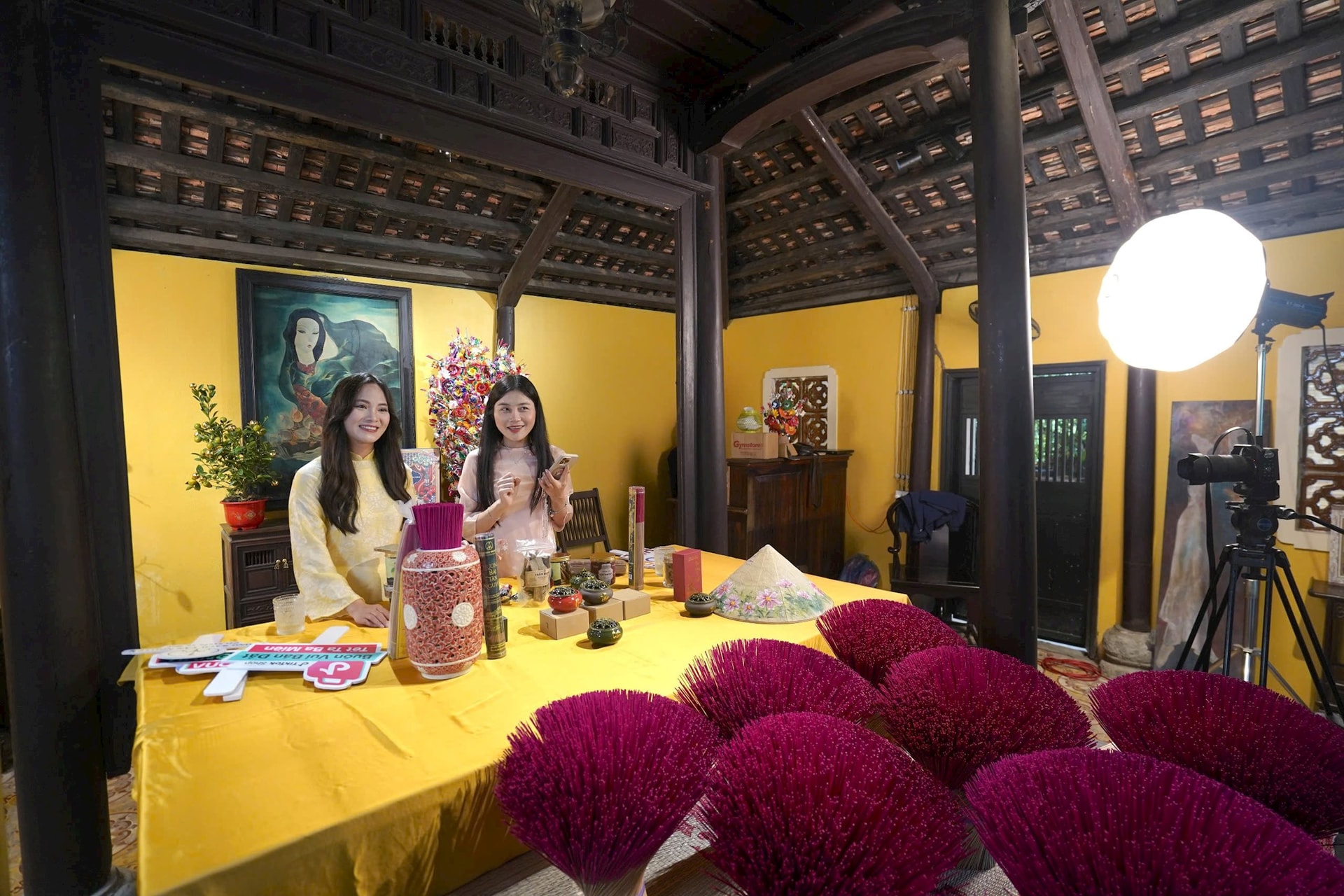 "Hương Xưa" trước thềm Tết: Ngành nhang - trầm tăng nhiệt trên TikTok Shop