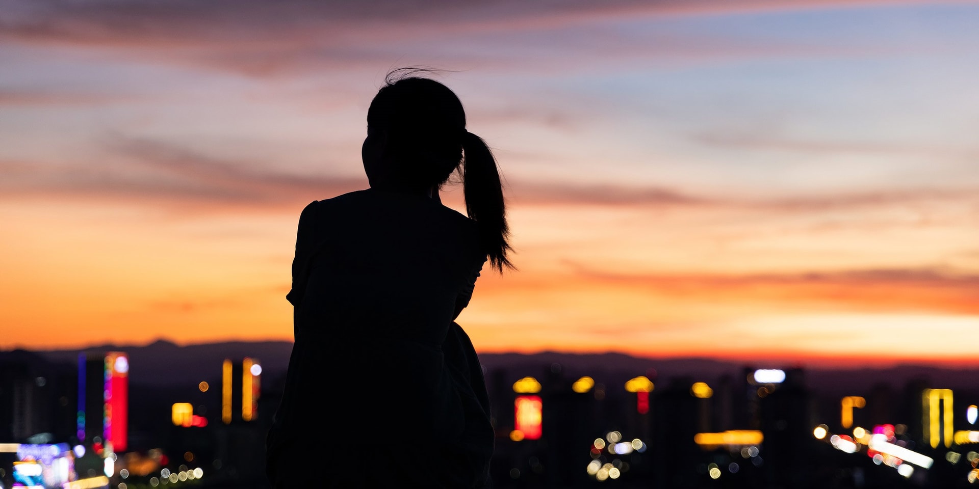 125 triệu người cô đơn ở Trung Quốc: Câu chuyện buồn từ ứng dụng điểm danh ‘bạn chết chưa?’, 90% khách hàng là phụ nữ độc thân 25-35 tuổi