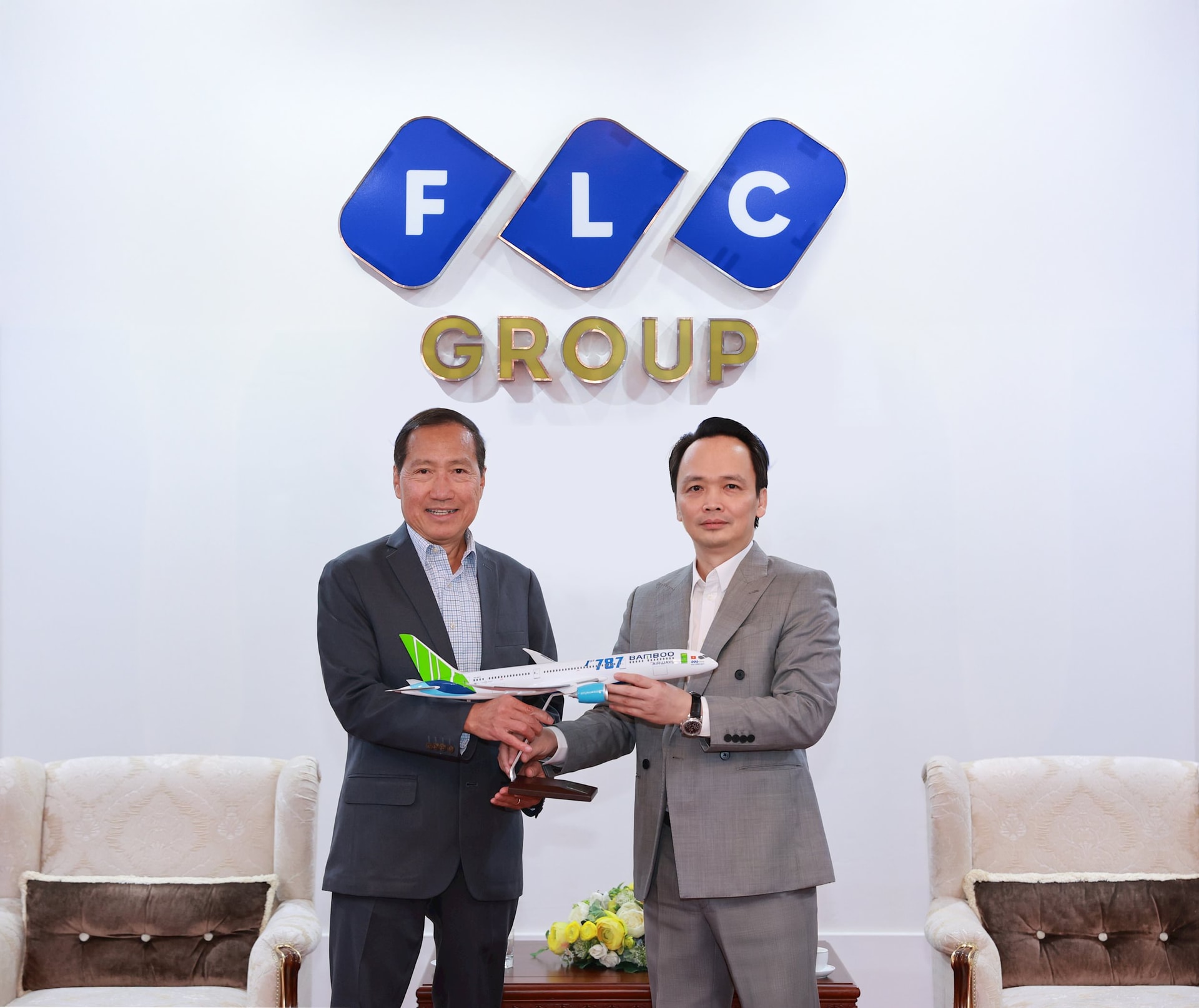 Hé lộ toan tính của ông Trịnh Văn Quyết sau cái bắt tay với CEO Boeing