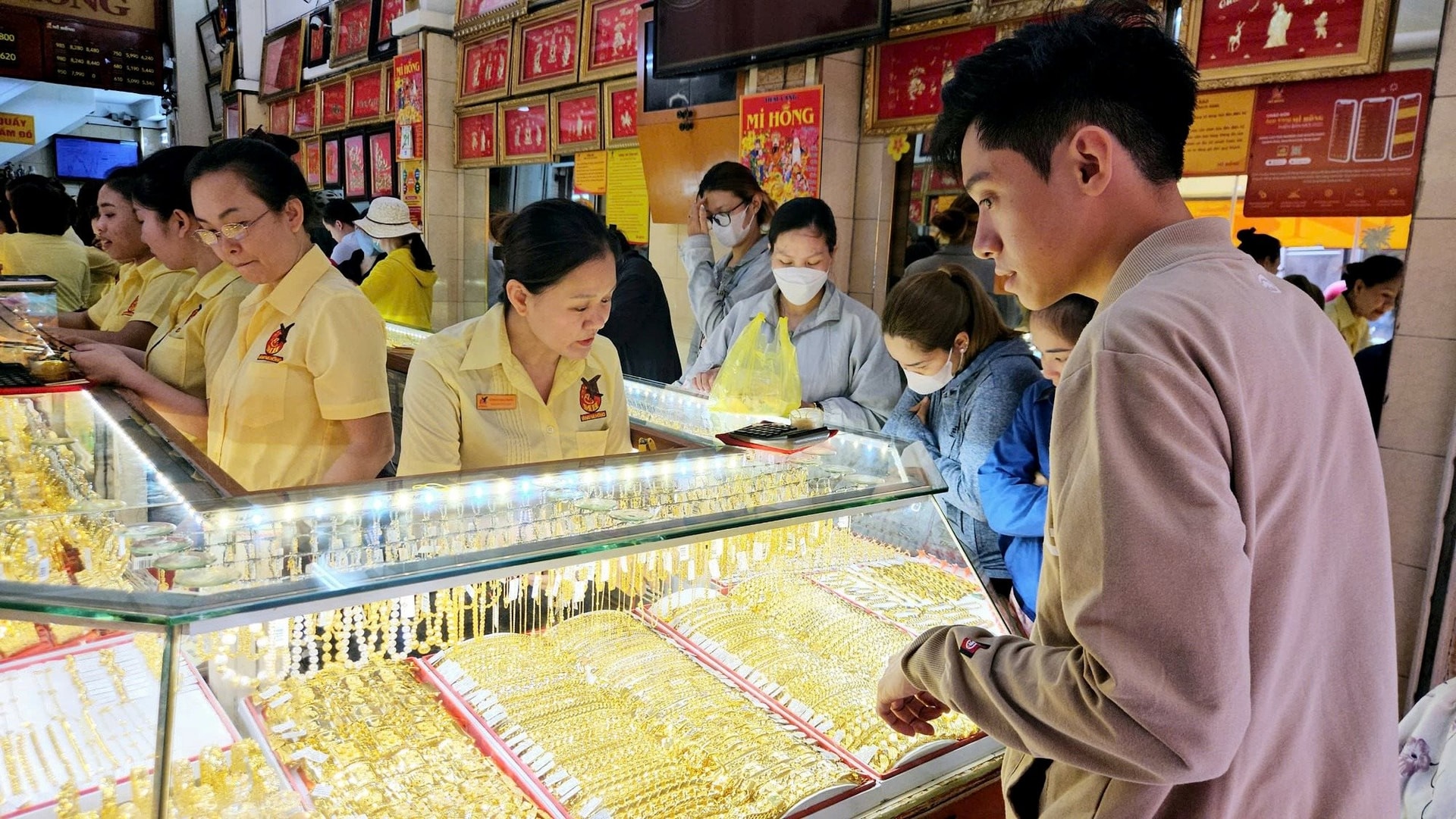 Lịch nghỉ Tết của các tiệm vàng: Đa số đóng cửa đến mùng 6, riêng hai cửa hàng vẫn mở bán xuyên Tết