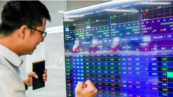 Chuyên gia: VN-Index lên đỉnh nhưng định giá vẫn “rẻ”, nhiều cổ phiếu vẫn còn cách xa đỉnh 2025