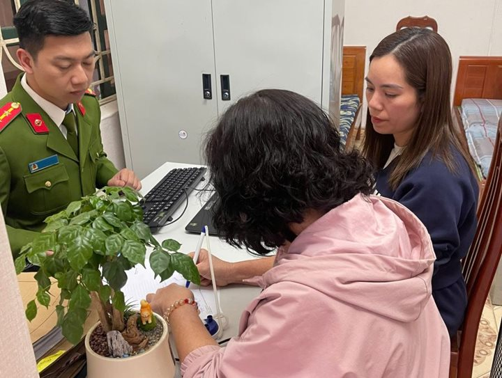 Phát hiện 350 triệu đồng chuyển vào tài khoản VietinBank tên “NGUYEN THI HIEN”, công an mời người phụ nữ SN 1977 lên trụ sở làm việc