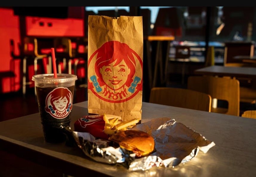 Một chuỗi nhà hàng phải đóng cửa hàng trăm điểm bán để cứu vãn doanh số chạm đáy