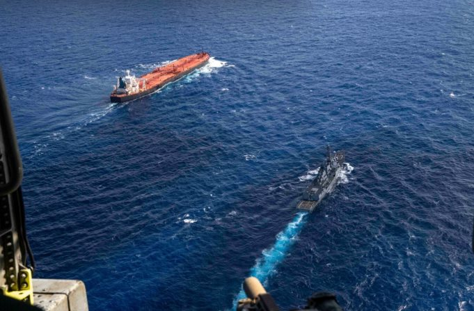 Theo dõi quãng đường liên tục, Mỹ chặt bắt trong đêm tàu chở dầu mang cờ Panama nhưng chở 1,9 triệu thùng dầu từ Venezuela
