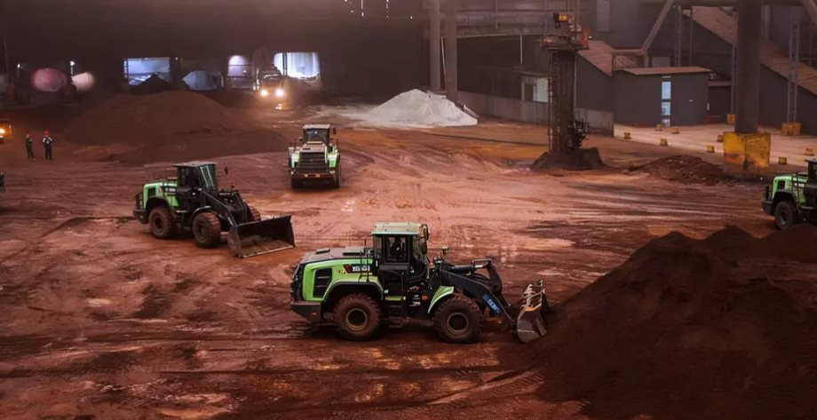 Trung Quốc lại gây sốc ngành vận tải: Tạo ra máy xúc điện tải trọng hơn 120 tấn, hiệu năng ngang ngửa chạy dầu diesel
