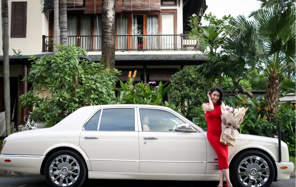 Hoa hậu Việt từng lãi 900 cây vàng, giờ sống trong biệt thự 400 tỷ Quận 2, sở hữu penthouse dát vàng: Có con gái út xinh như thiên thần

