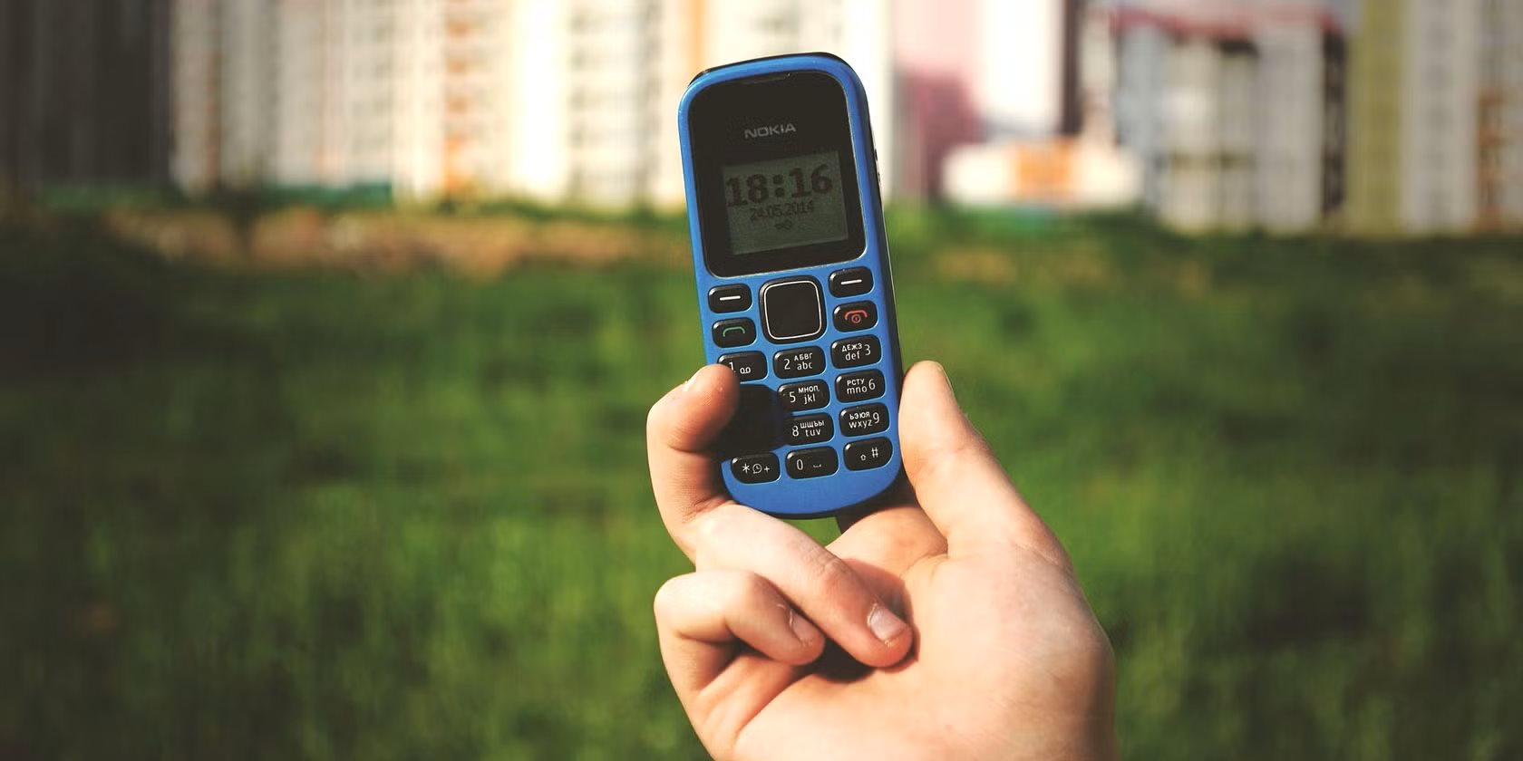 Dùng iPhone sang chảnh mà lúc nào tôi cũng mang theo một chiếc điện thoại "cục gạch": Tất cả vì lý do này