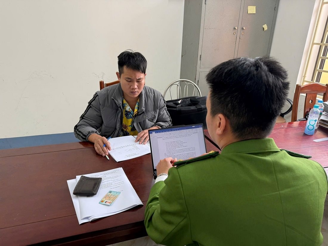 Phát hiện thanh niên SN 2001 thực hiện nhiều vụ lừa đảo, chiếm đoạt tiền của nhiều người, Công an vào cuộc điều tra