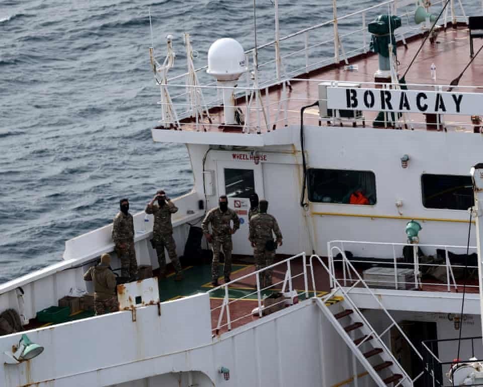 Phương Tây nhăm nhe bắt giữ tàu chở dầu, hàng hải Nga sẵn sàng điều tàu chiến phá vỡ phong toả, trả đũa tàu châu Âu