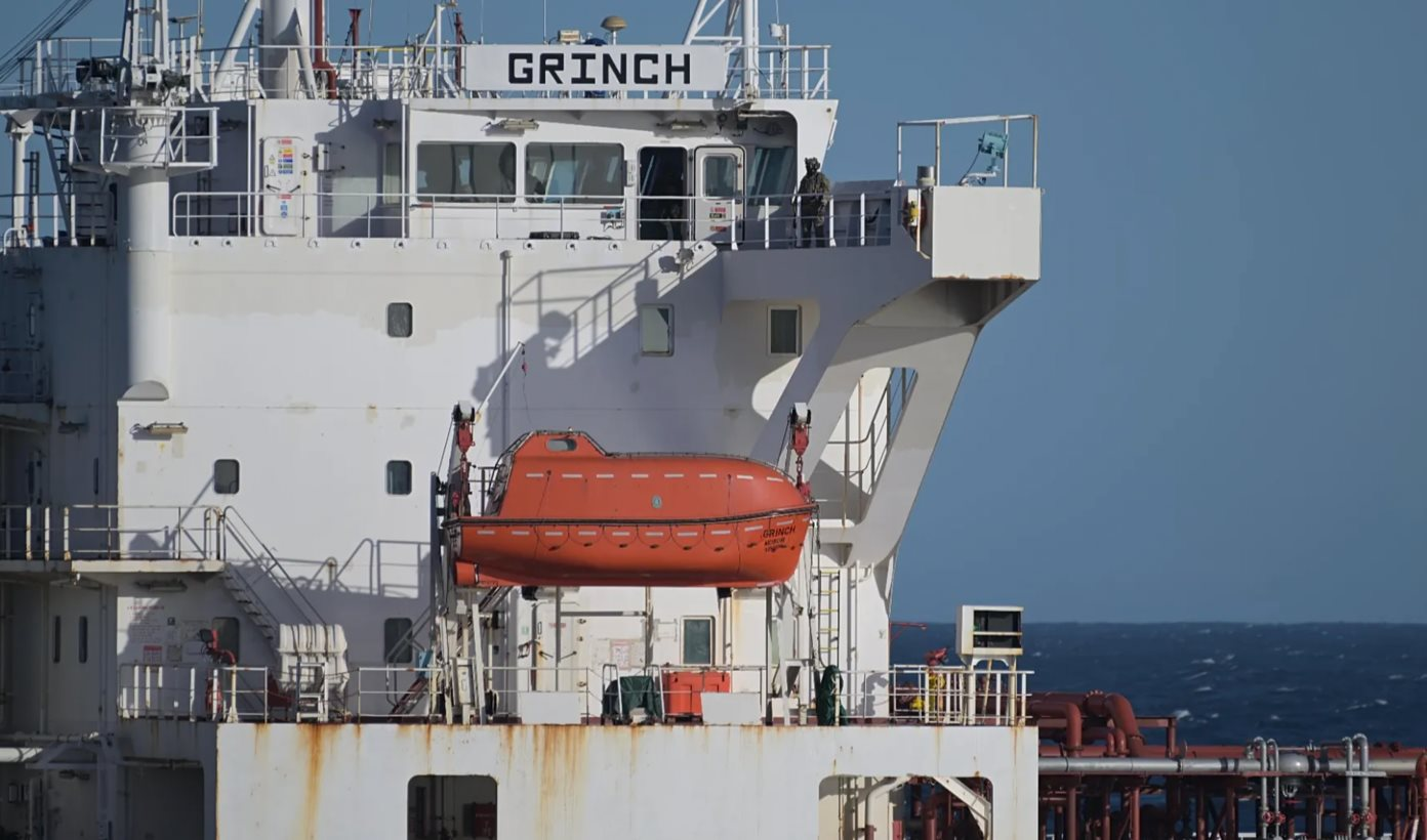 Nhận hàng triệu USD, quốc gia EU 'thả tự do' cho tàu dầu Nga sau khi truy đuổi