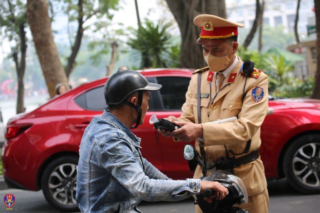 Sau một ngày CSGT toàn quốc đồng loạt ra quân xử phạt vi phạm giao thông, tổng số tiền thu được từ hàng nghìn trường hợp vi phạm là bao nhiêu?