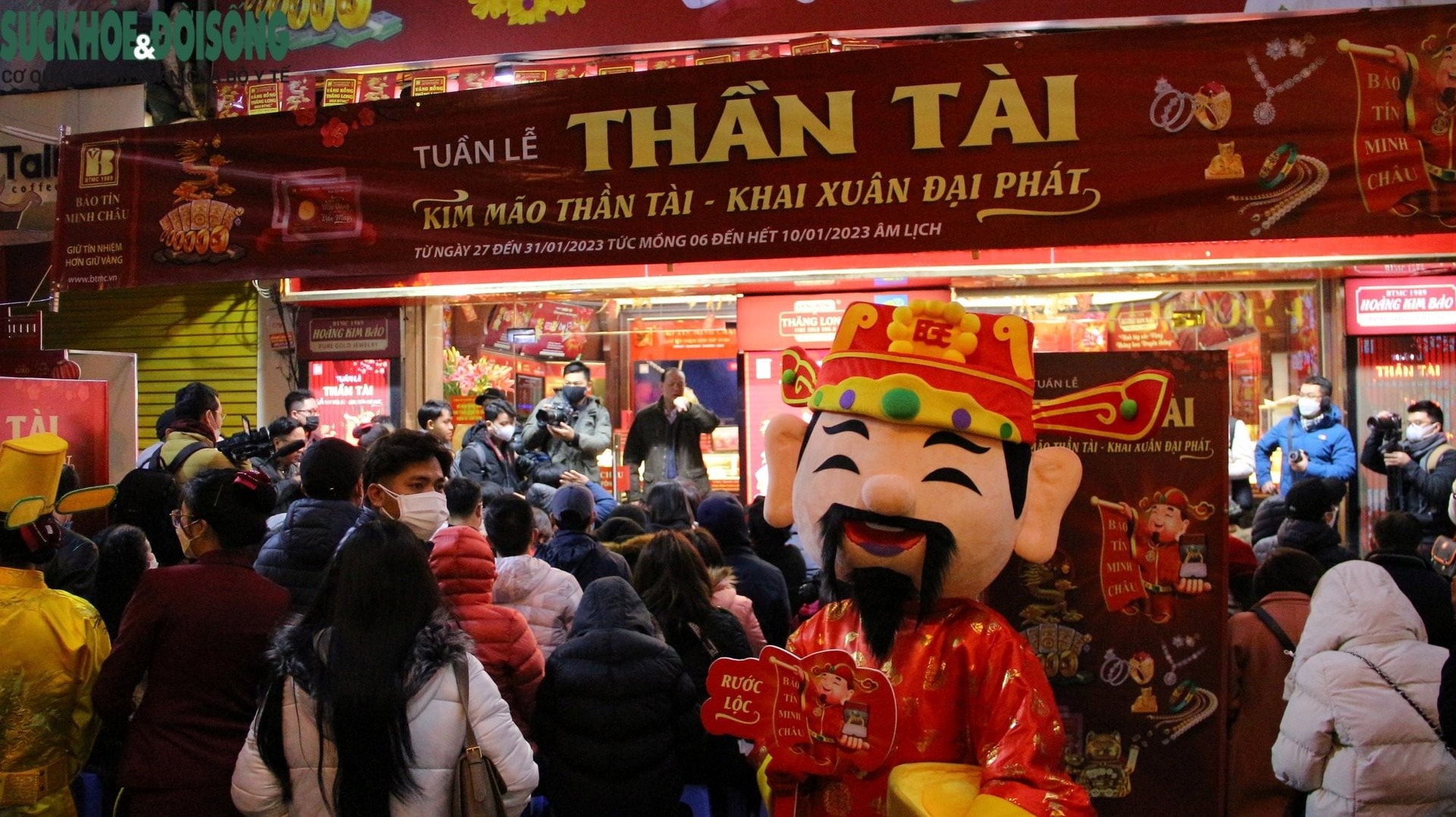 Chưa đến Vía Thần Tài, vì sao hàng loạt công ty vàng bạc đã đua nhau khai trương từ mùng 4 Tết ?