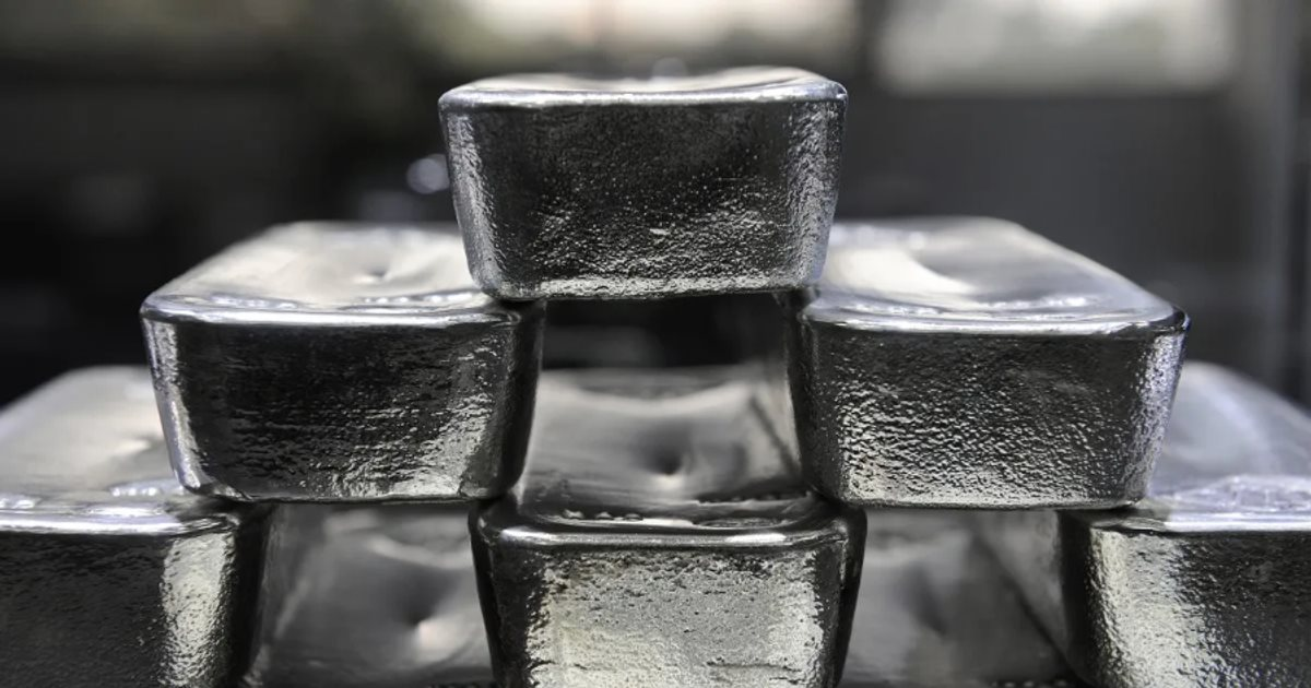 “Gã khổng lồ” BlackRock tiếp chuỗi xả Bạc, tổng khối lượng lên tới 700 tấn