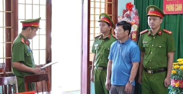 Khởi tố Giám đốc lắp camera để "canh" công an, thu lợi bất chính 