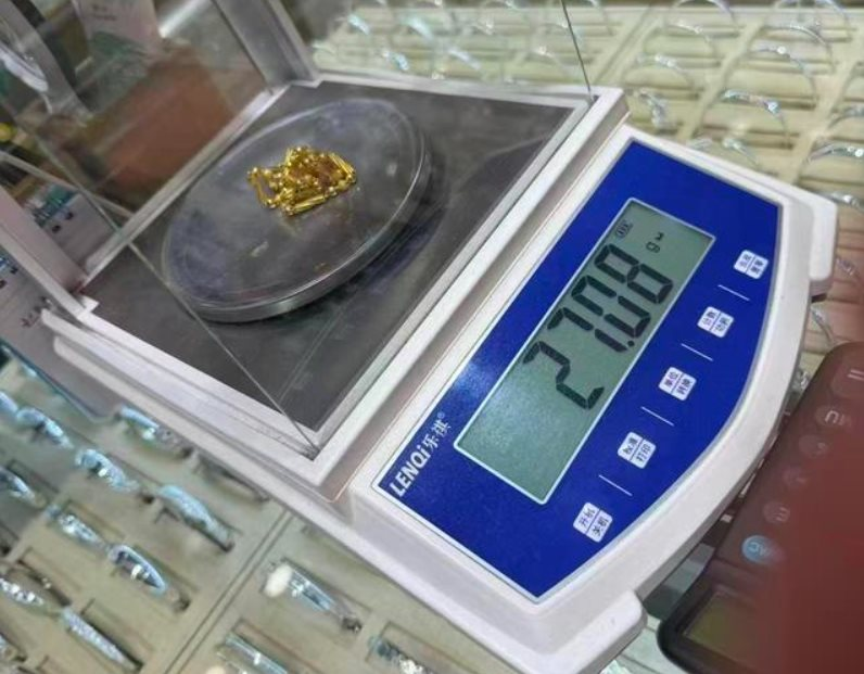 Khách mang 93,22g vàng đi bán, thấy chủ tiệm vàng cân lại chỉ được 84,47g liền báo cơ quan chức năng, vạch trần hành vi trục lợi 19 triệu đồng