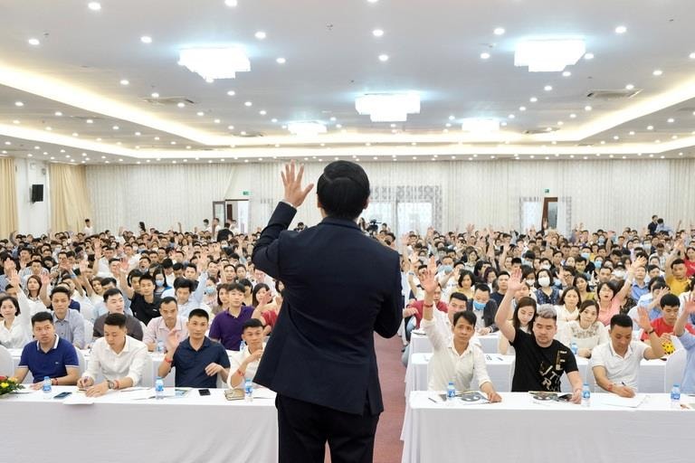 Doanh nghiệp bán khoá học làm giàu báo lãi quý 4 "bốc hơi" hơn 90%, đầu tư chứng khoán tạm lỗ