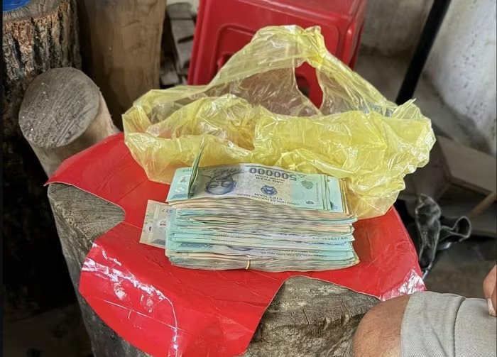 Phát hiện 80 triệu đồng trong bọc ni lông mất ngay sát Tết, người đàn ông SN 1978 báo công an khẩn trương truy tìm