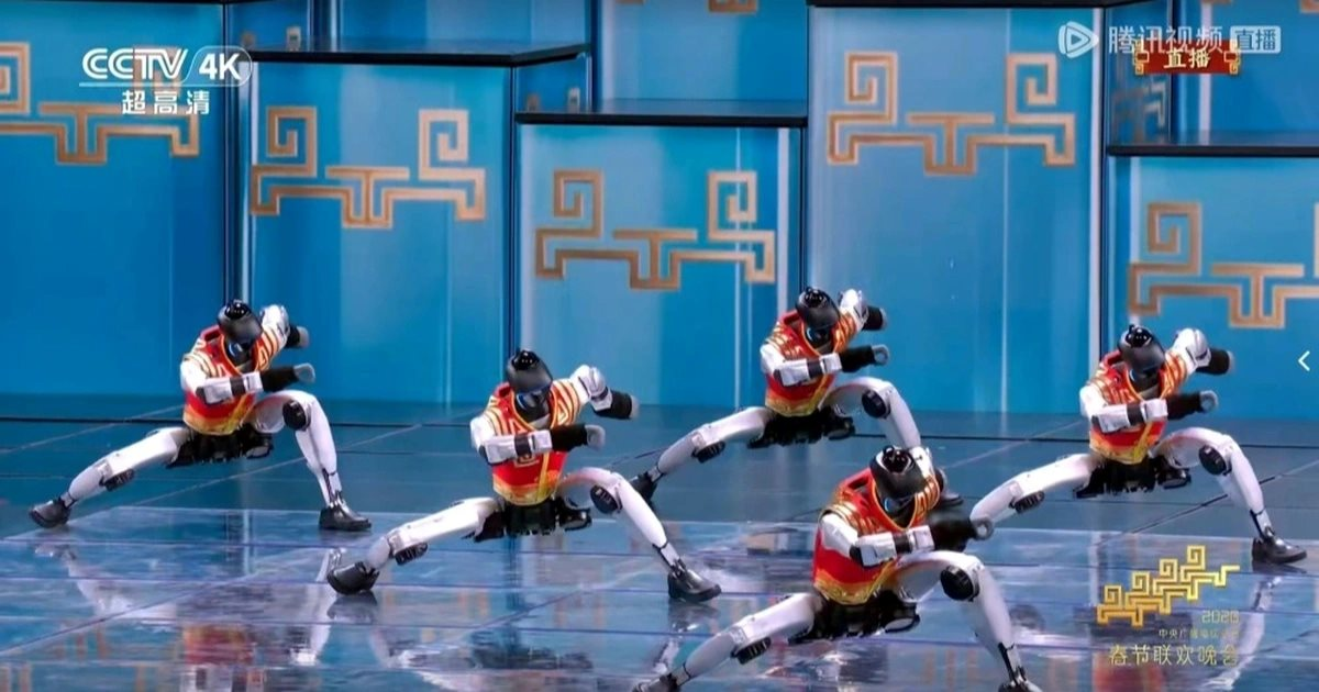 Robot của Trung Quốc gây sốt từ những pha vấp ngã trên mạng đã vươn lên ngoạn mục chỉ trong một năm