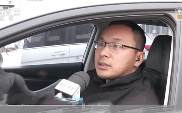 Khách đi taxi hết 37k nhưng chuyển khoản hơn 552 triệu đồng, tài xế muốn trả lại thì bị từ chối liền báo cảnh sát