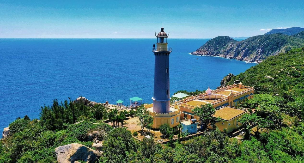 Không phải Phú Quốc, bãi biển hoang sơ này là “viên ngọc ẩn mình”, vừa có núi vừa có suối, ít bị thương mại hóa