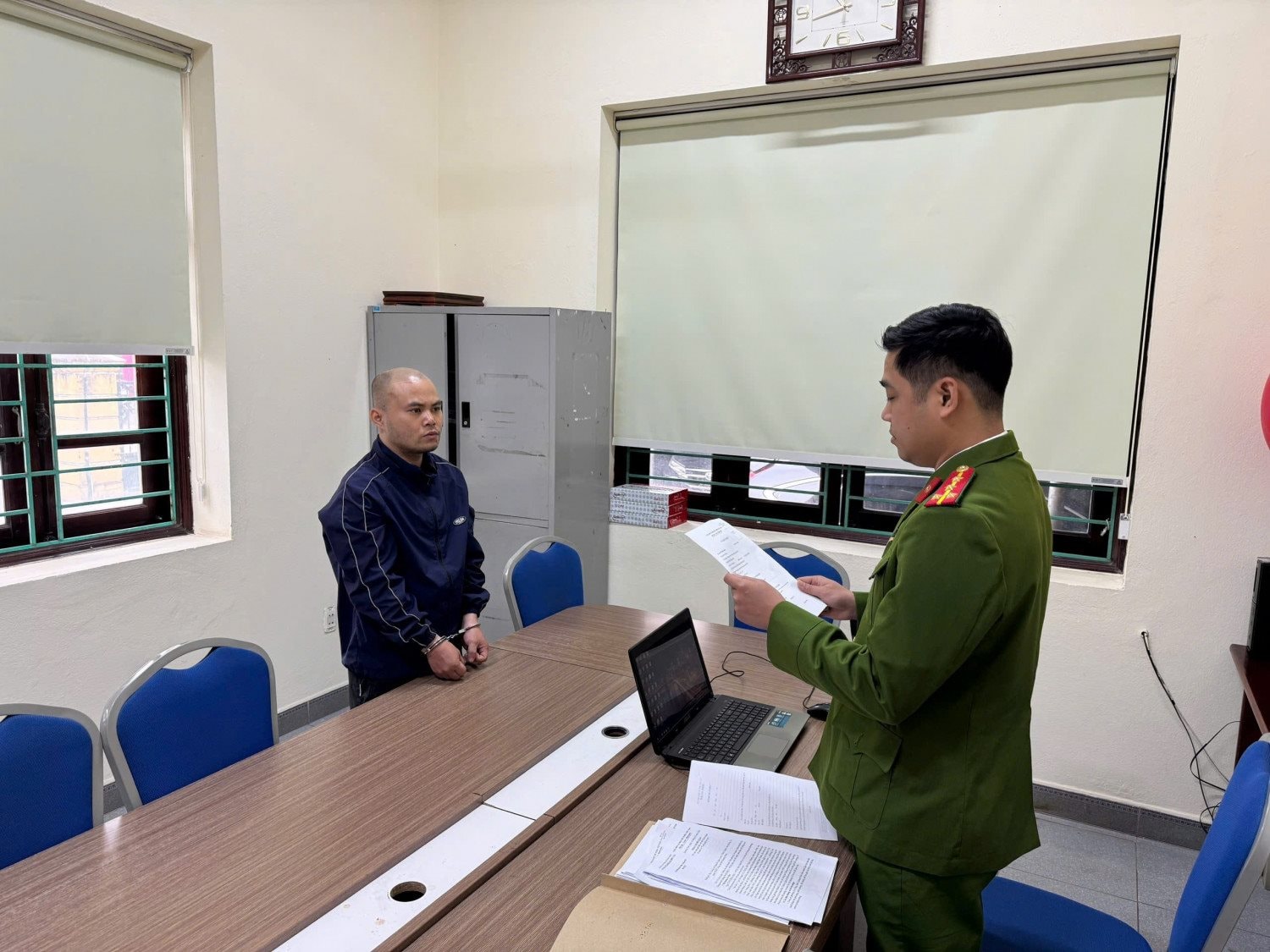 Thanh niên SN 1996 không nghề nghiệp, vào hỏi mua dây chuyền vàng 5 chỉ giá 85 triệu: Chủ tiệm lập tức báo công an