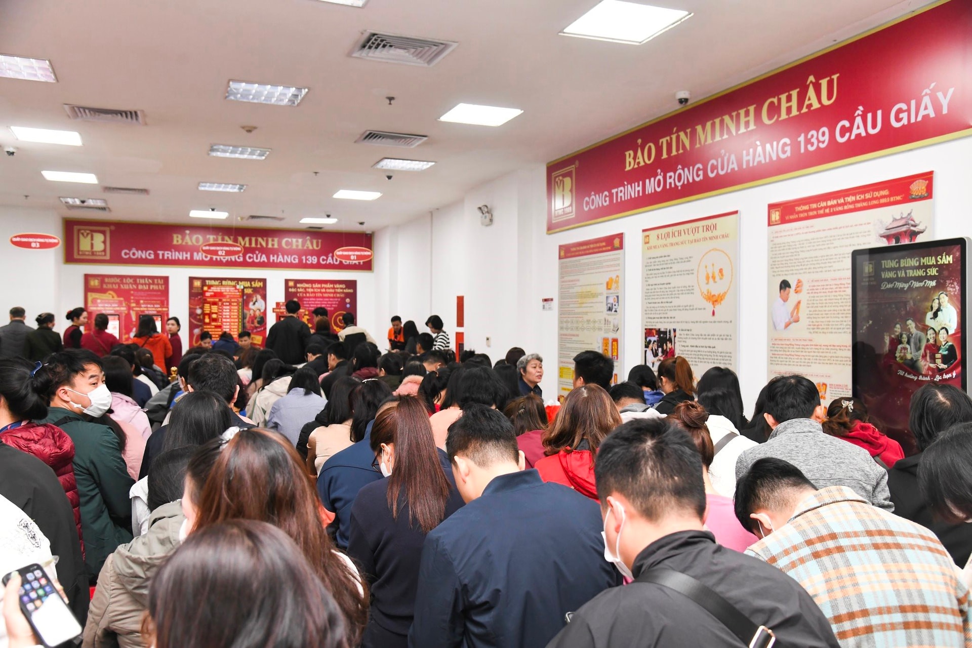 Người mua vàng bạc tại Bảo Tín Minh Châu ngày Thần tài chú ý: Thông báo mới nhất từ doanh nghiệp